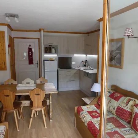 Apartment 3 Pieces 6 Personnes, 3* - Valloire, Pres Des Pistes, Balcon, Piscine Et Parking Inclus - Fr-1-263-271 Valloire